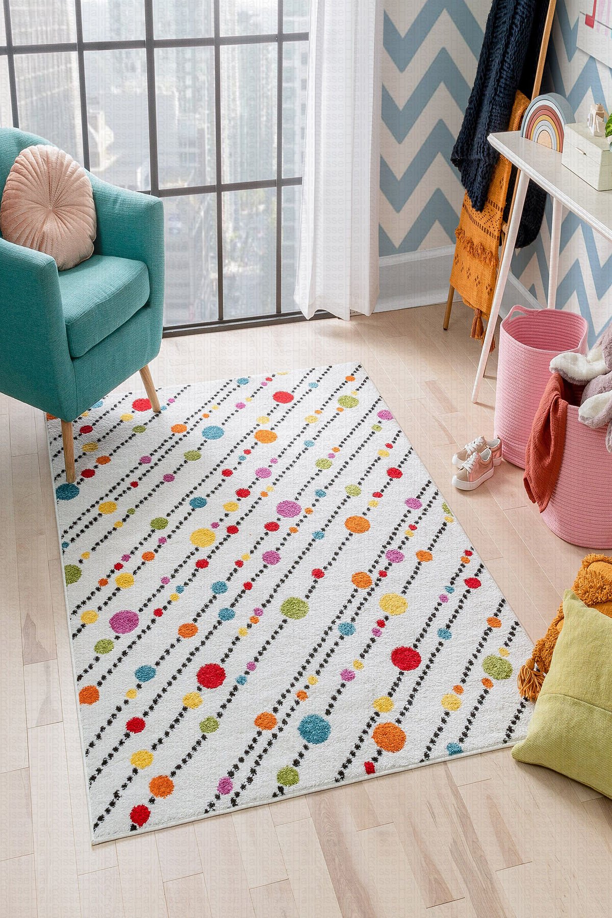 Dot Taban- Renkli Puantiye Desenli Salon Halısı
